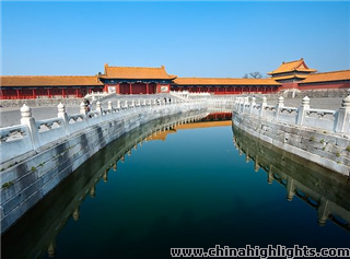 The moat at Forbidden City The moat at Forbidden City