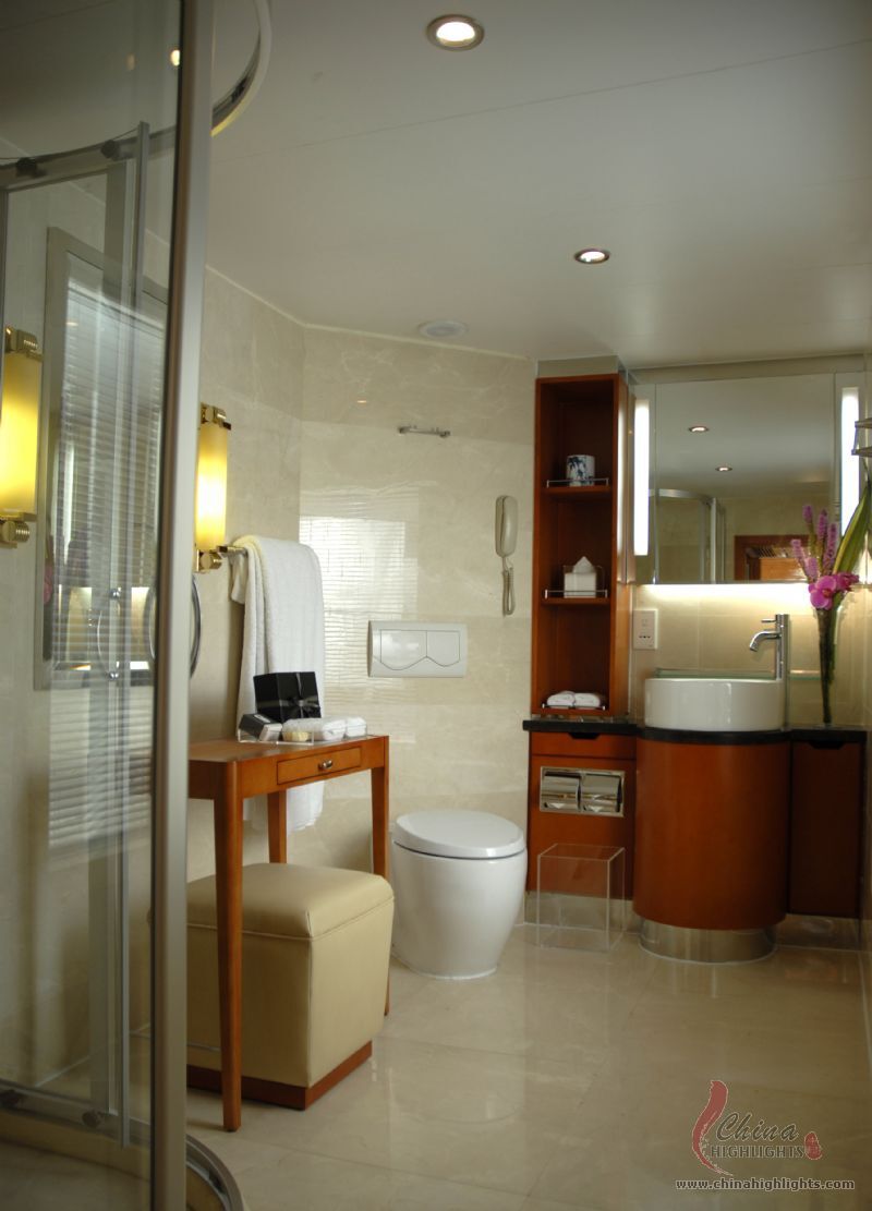 Regular Suite Bathroom