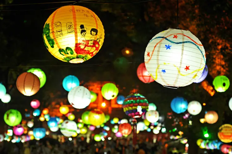 Chinese Lanterns: Culture and How to Make in 5 Steps