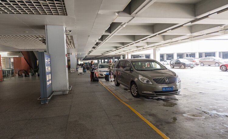 Shanghai Pudong Airport（PVG）to Hongqiao Airport （SHA）/ Hongqiao Railway Station Private Transfers