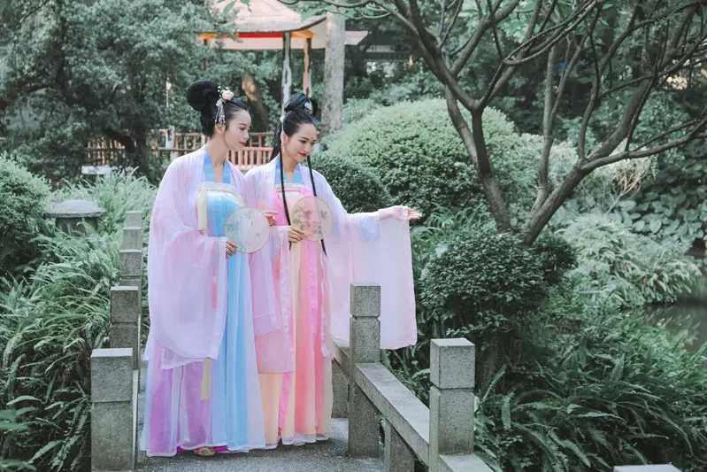 Traditional Chinese Clothing // 4 Gorgeous Garments from China