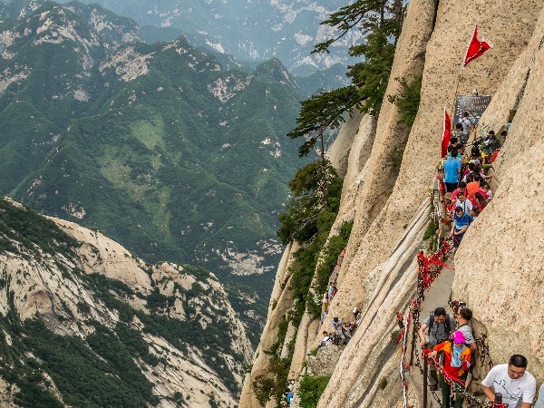 How Easy or Difficult it is to Climb the Steep Staircase of the Steepest  Mountain in HuaShan, China?