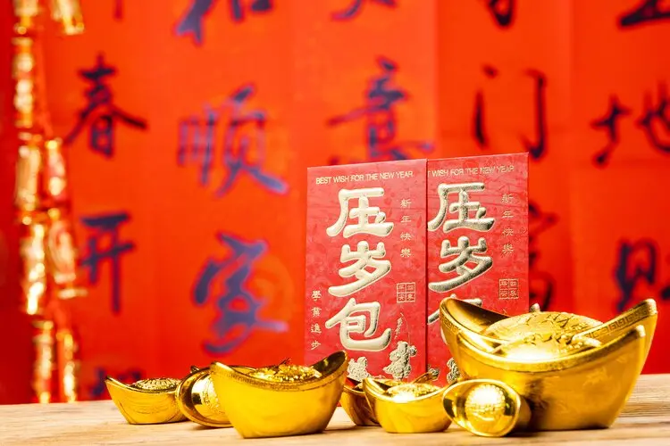 red envelopes convey the besh wishes to those who receive them in Chunjie